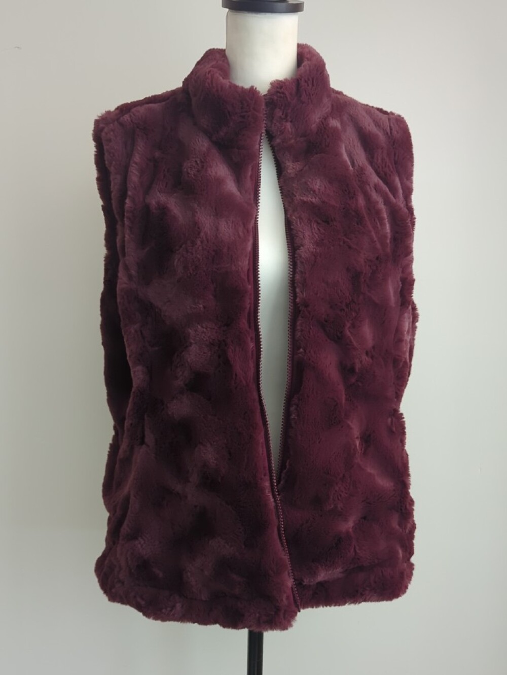 NWOT Nicole Miller Reversible Faux Fur Quilted Puffer Vest Wine Burgundy LARGE - Picture 3 of 8